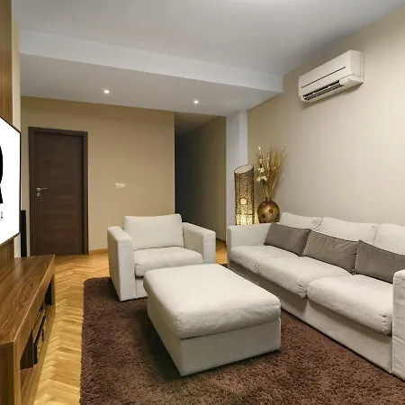 Beachfront 3-bedroom With Jaccuzi And Barbecue In The Back Apartment Varna